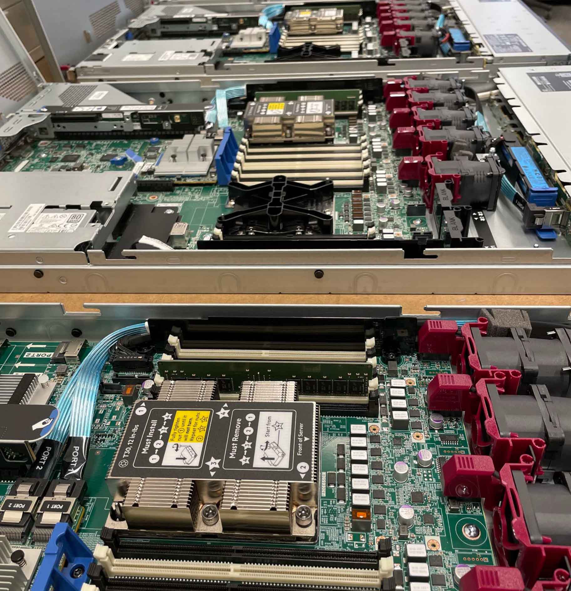 rij met printplaten - Dataprofs